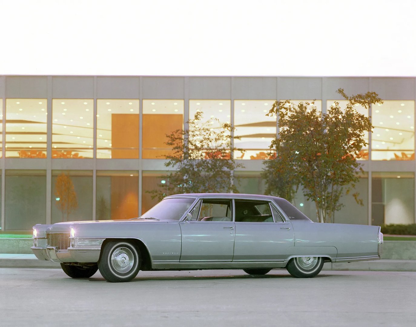 Cadillac_Sixty_Special_9_generation__Sedan__8.jpg