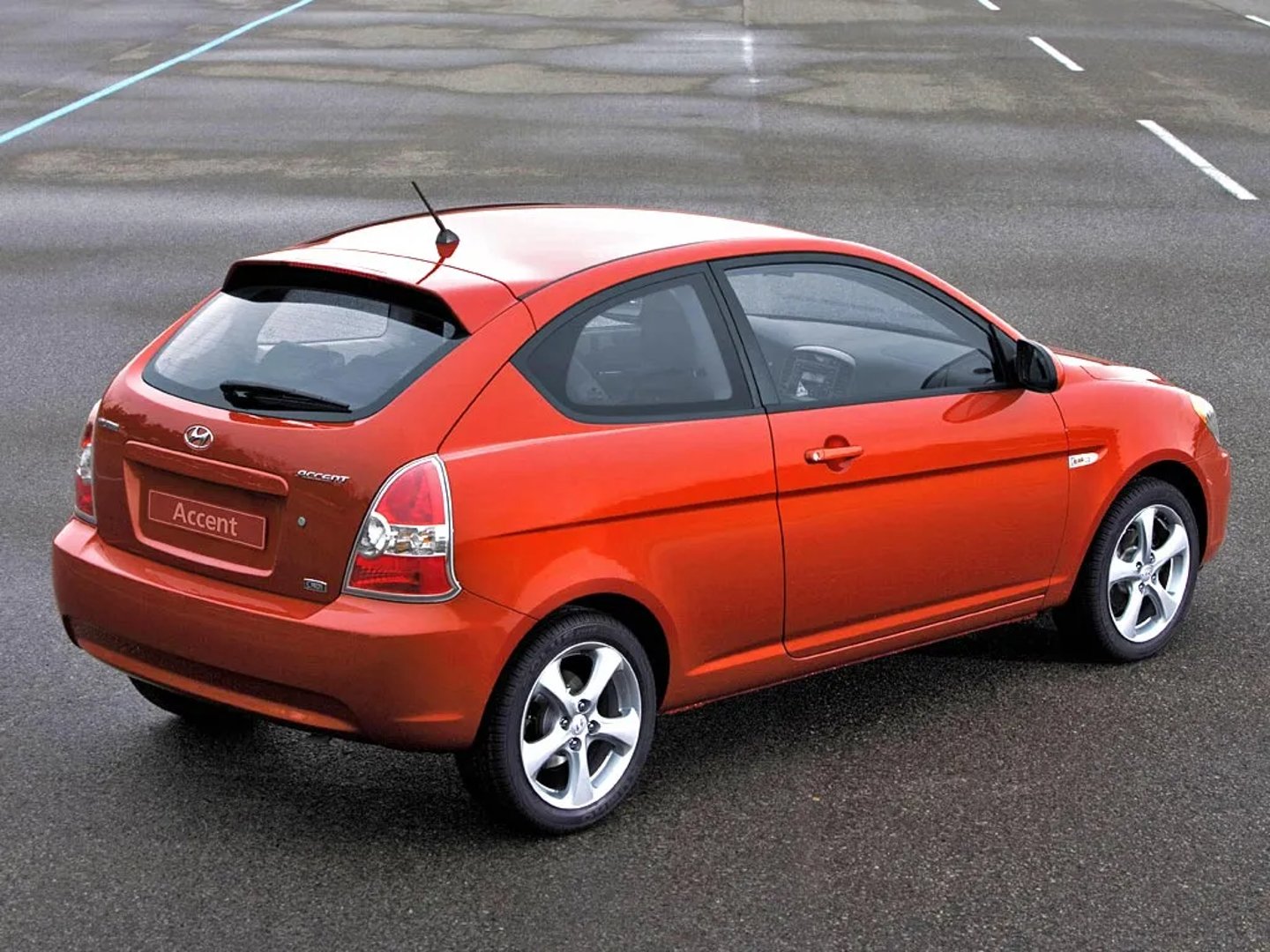 Hyundai_Accent_3_generation__Hatchback_3-door__4.jpg