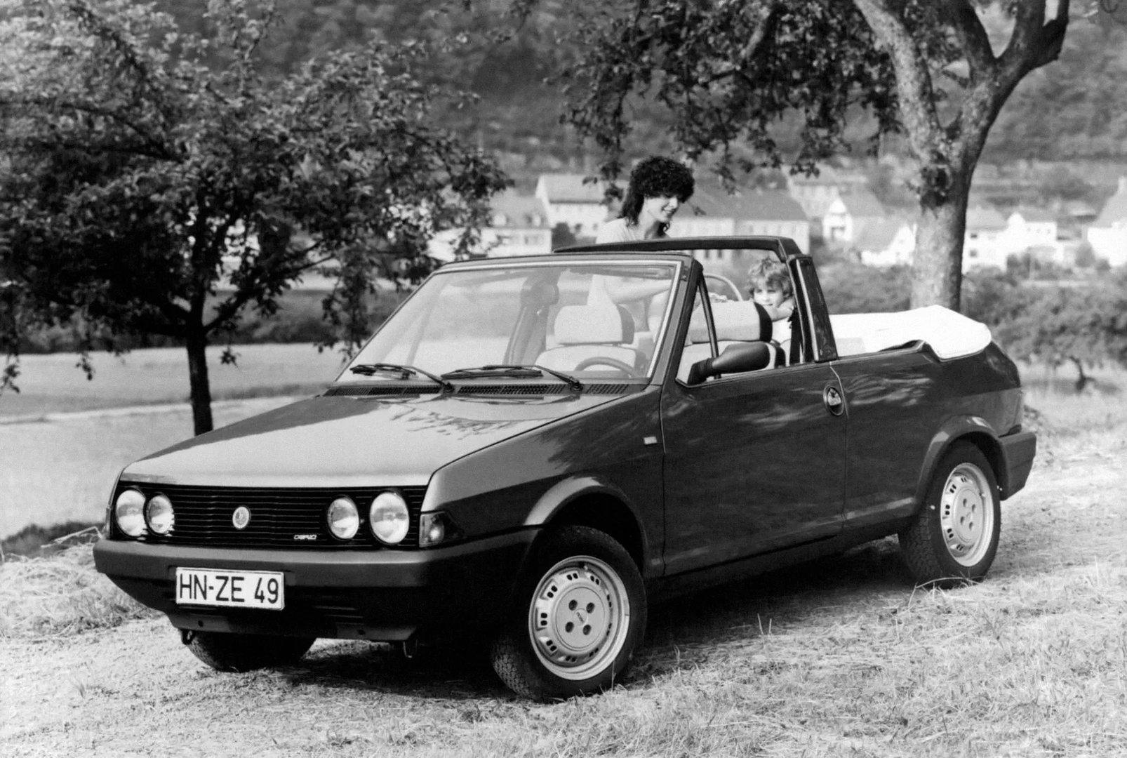 Fiat_Ritmo_1_generation_restyling__Cabrio__1.jpg
