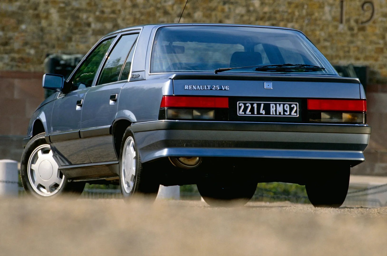 Renault_25_1_generation__Liftback__1.jpg