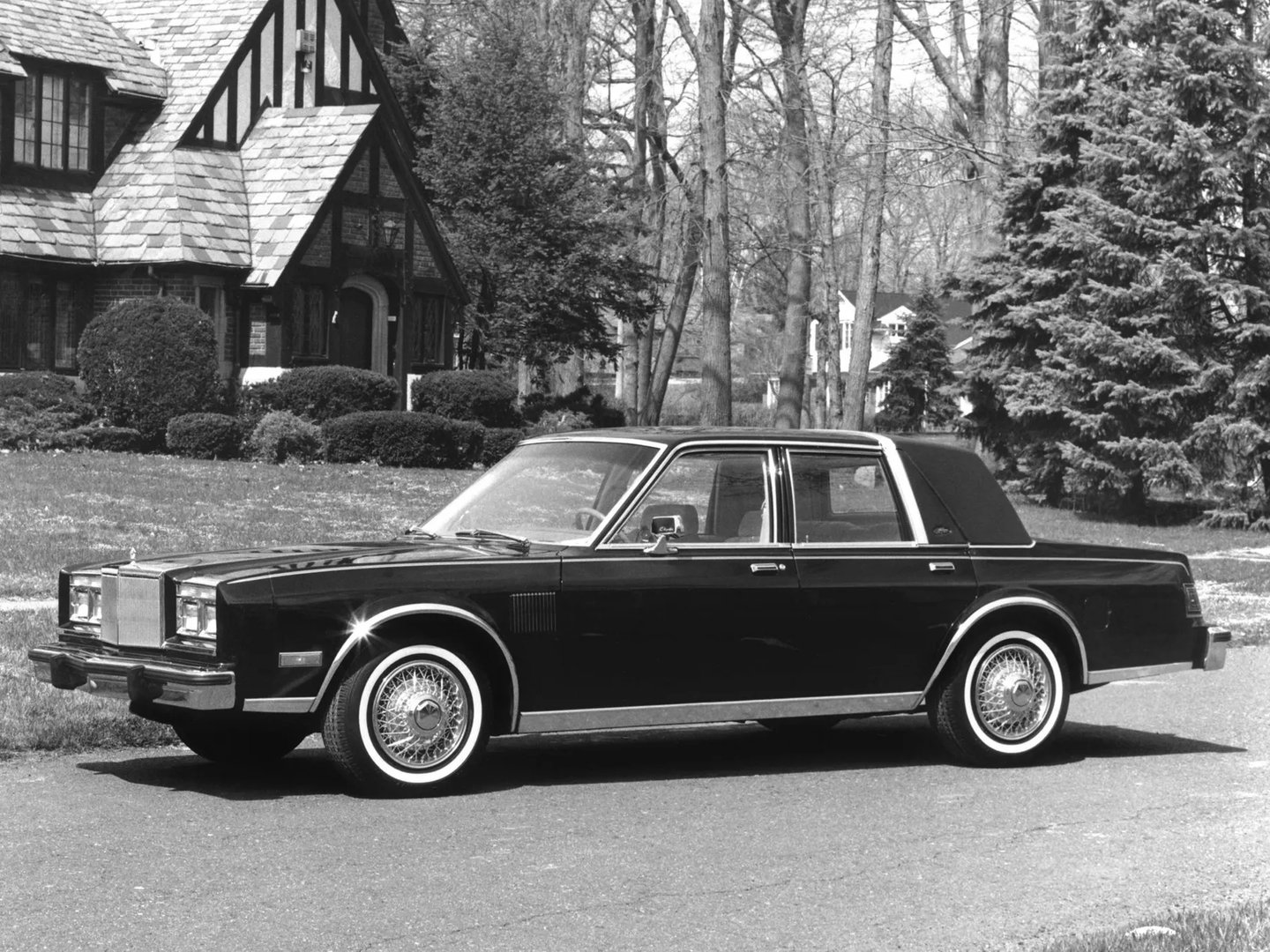 Chrysler_Fifth_Avenue_1_generation__Sedan__4.jpg