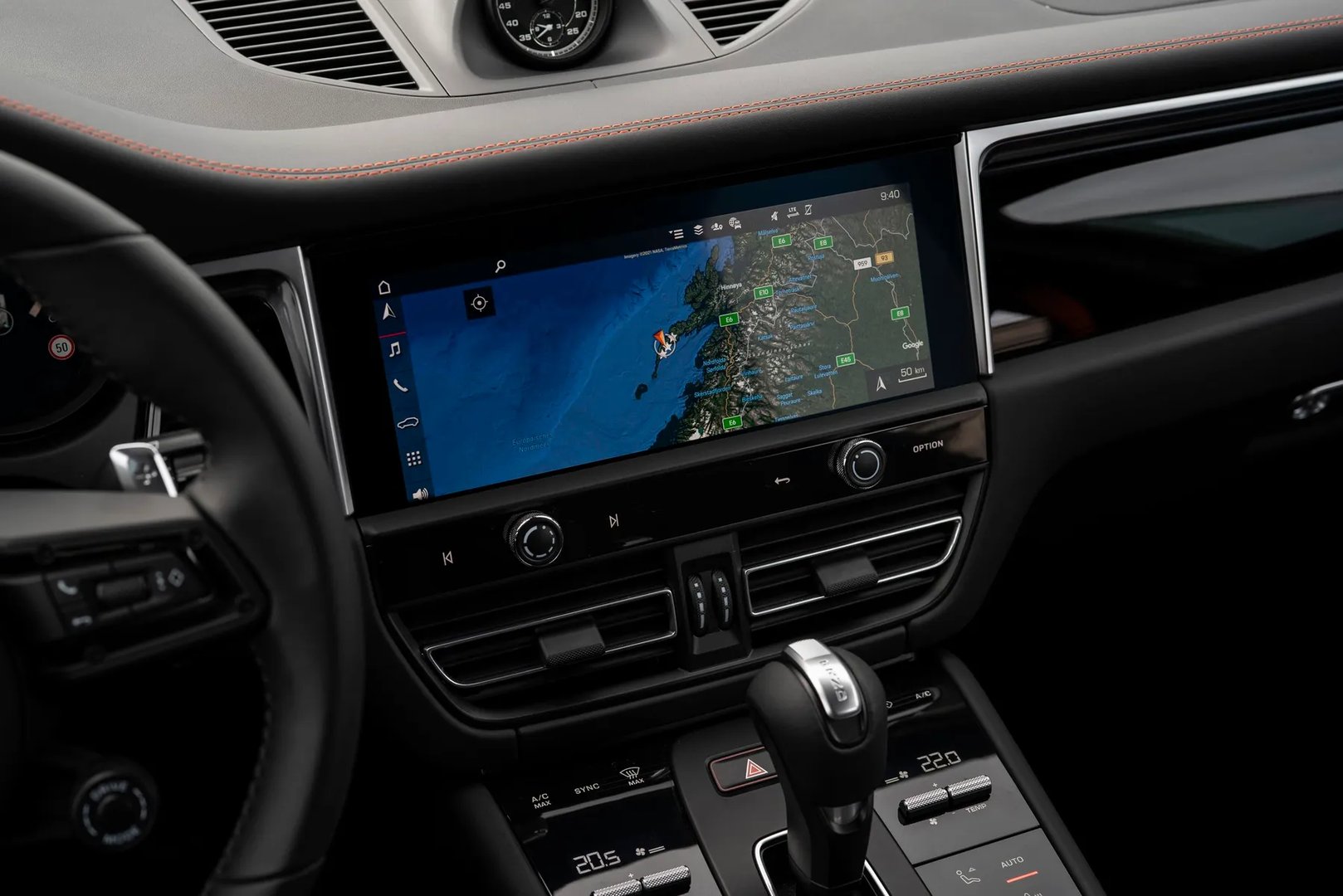 porsche_Macan_1_generation_restyling_2__SUV_5-doors__12.jpg