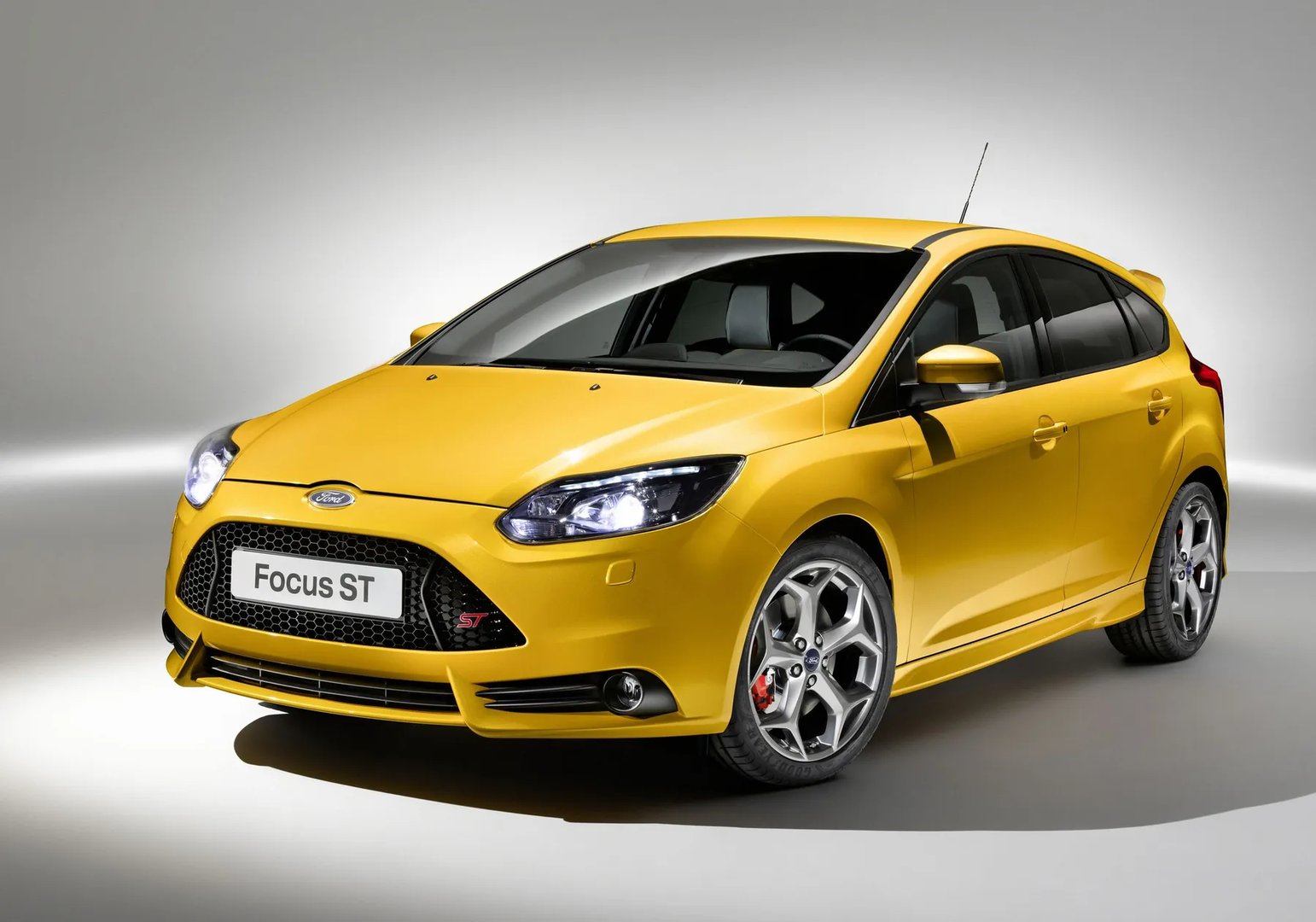 Ford_Focus_ST_3_generation__Hatchback_5-door__1.jpg