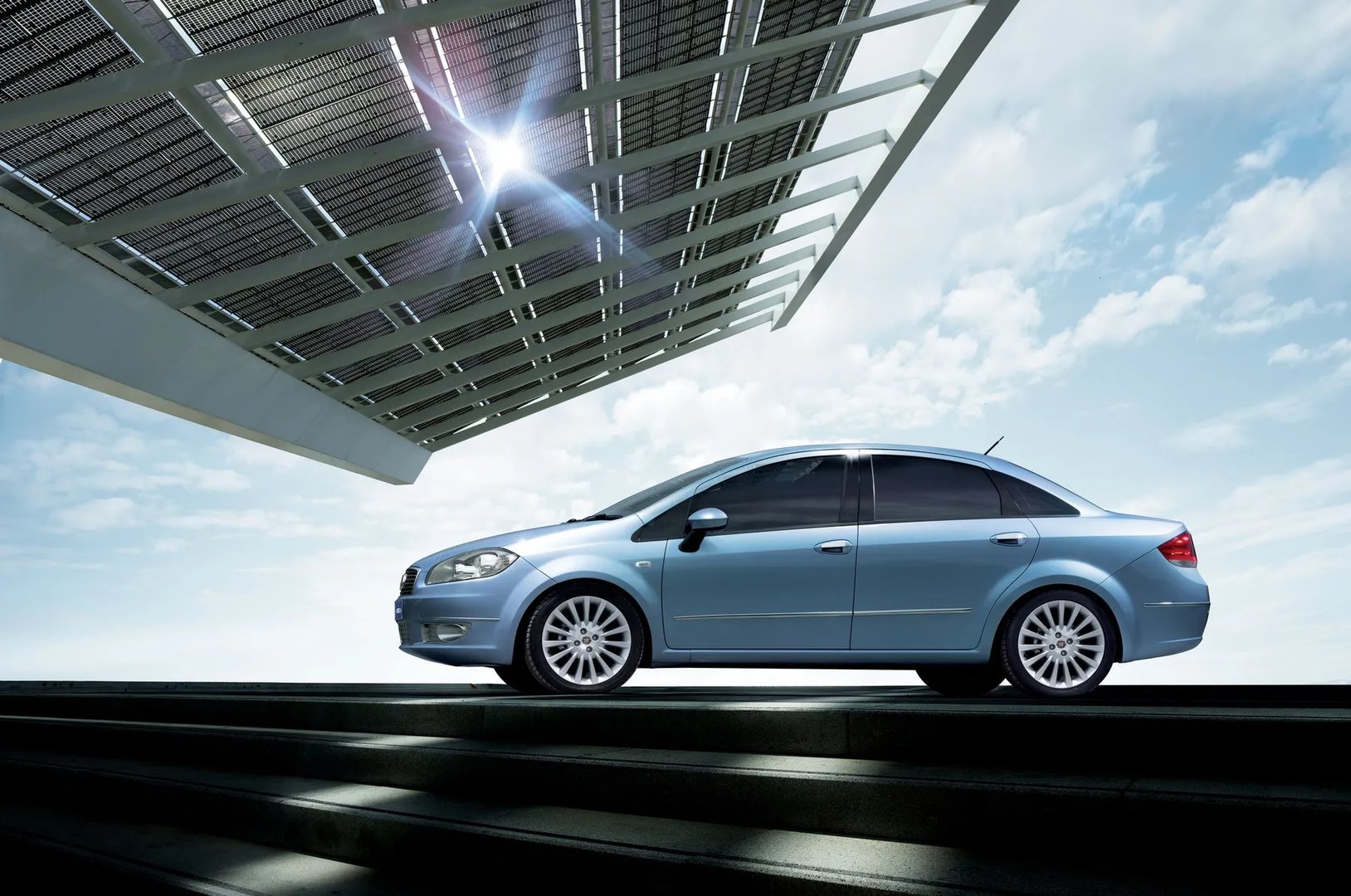 Fiat_Linea_1_generation__Sedan__4.jpg