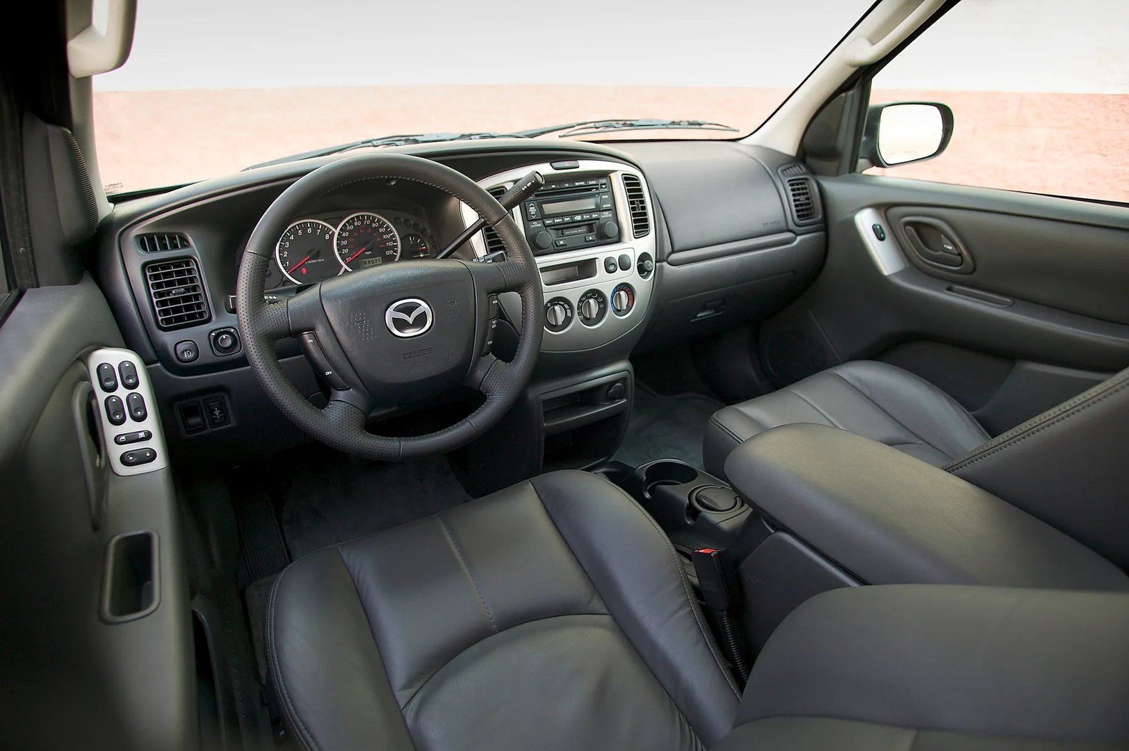 Mazda_Tribute_1_generation__SUV_5-doors__11.jpg
