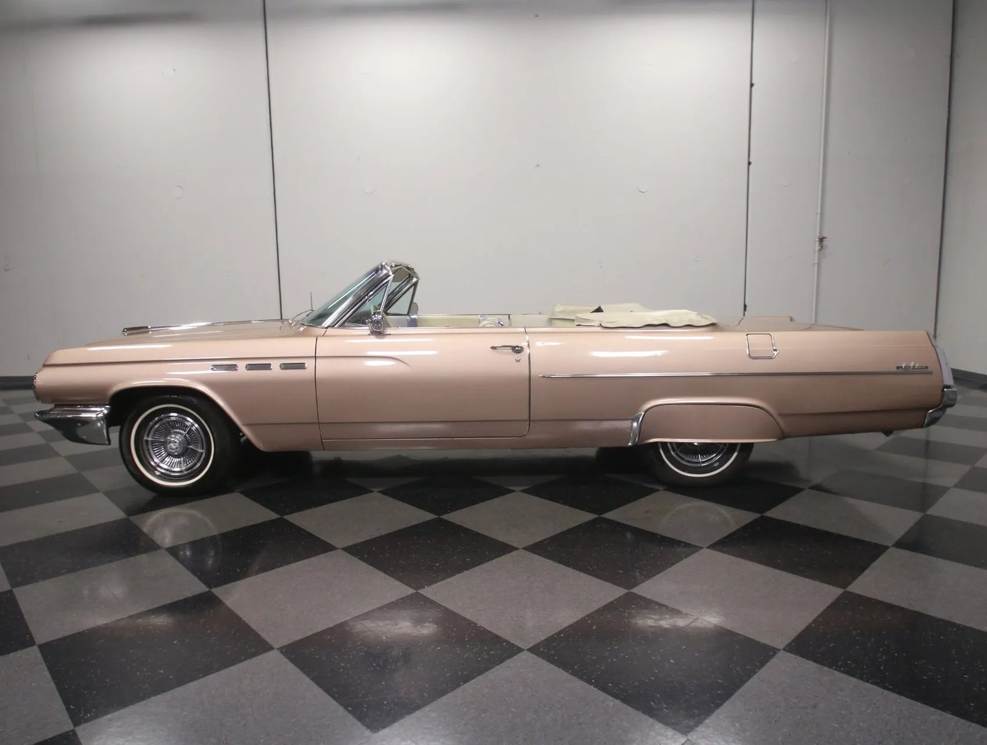 Buick_LeSabre_2_generation__Cabrio__2.jpg