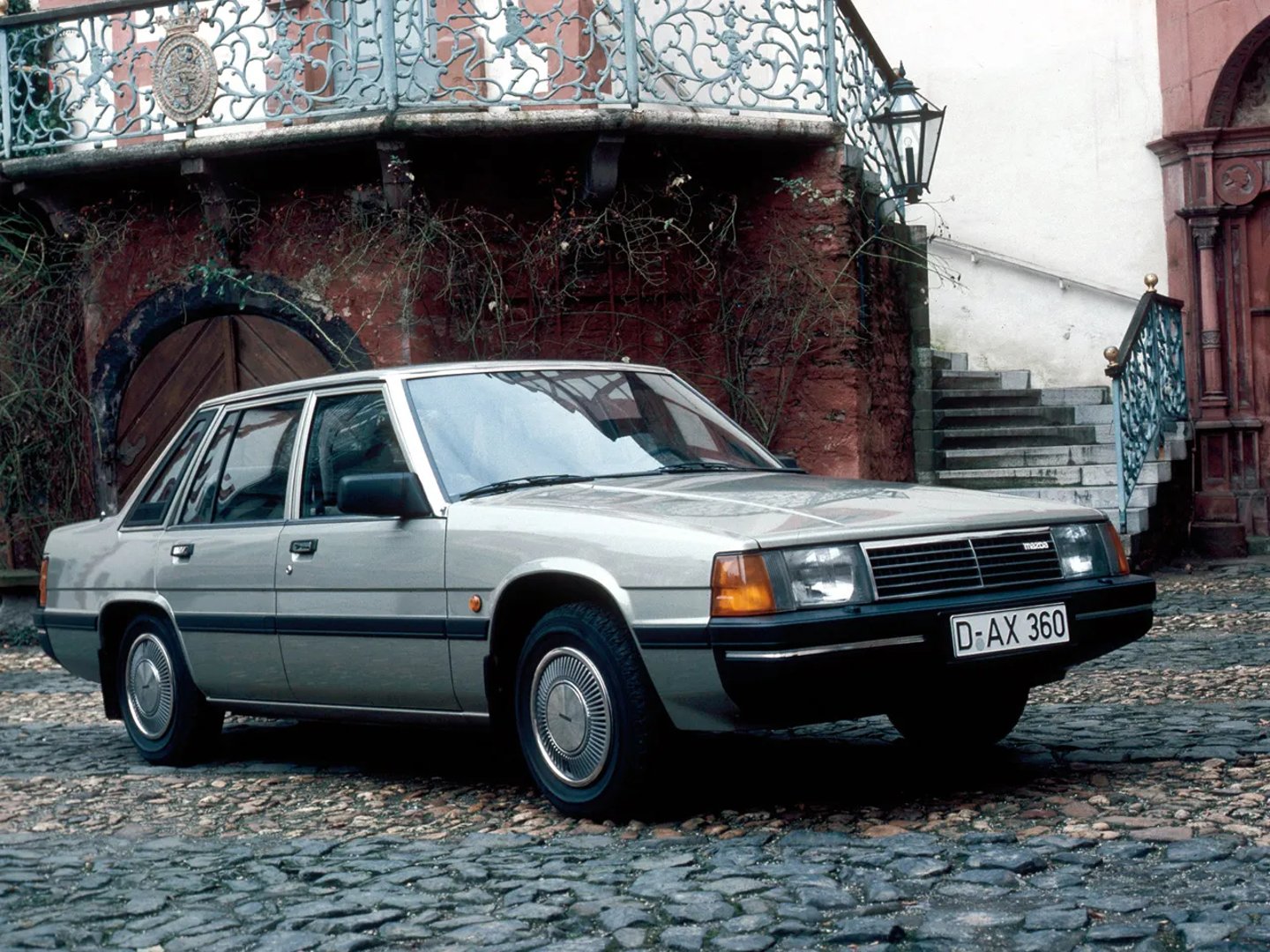 Mazda_929_2_generation__Sedan__1.jpg