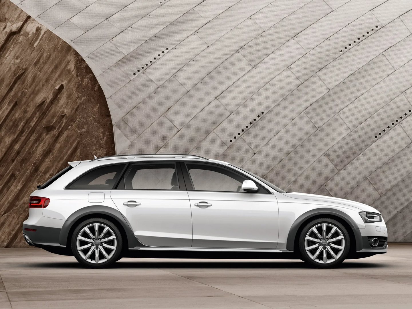 Audi_A4_allroad_1_generation_restyling__Estate_5-door__10.jpg