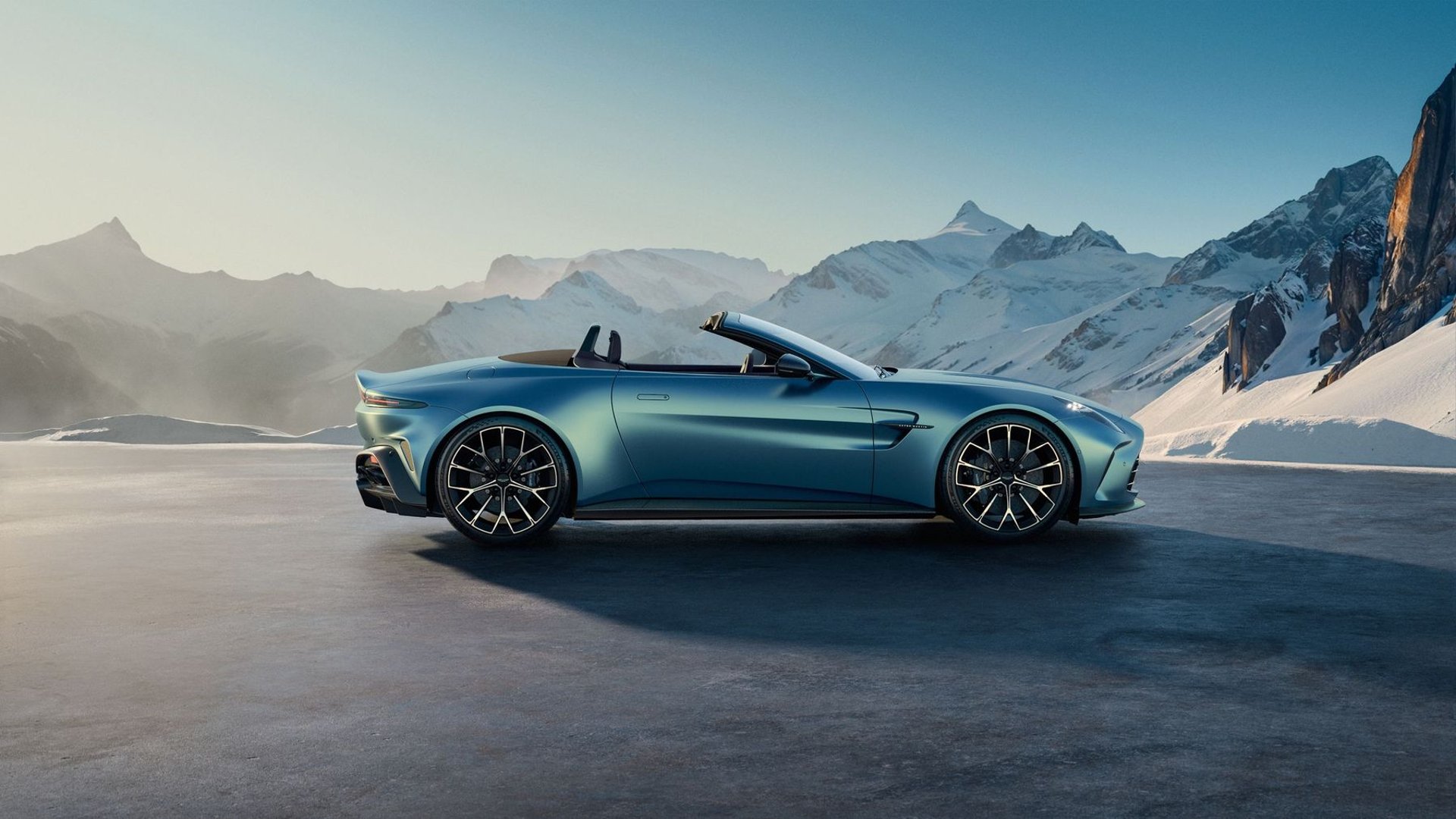 aston-martin_Vantage_4_generation_restyling__Roadster__2.jpg
