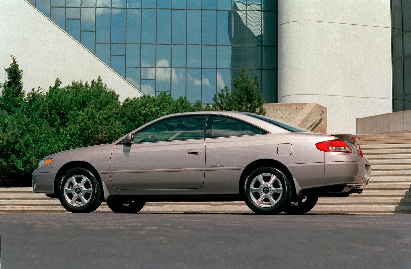 Toyota_Camry_Solara_1_generation__Coupe__10.jpg