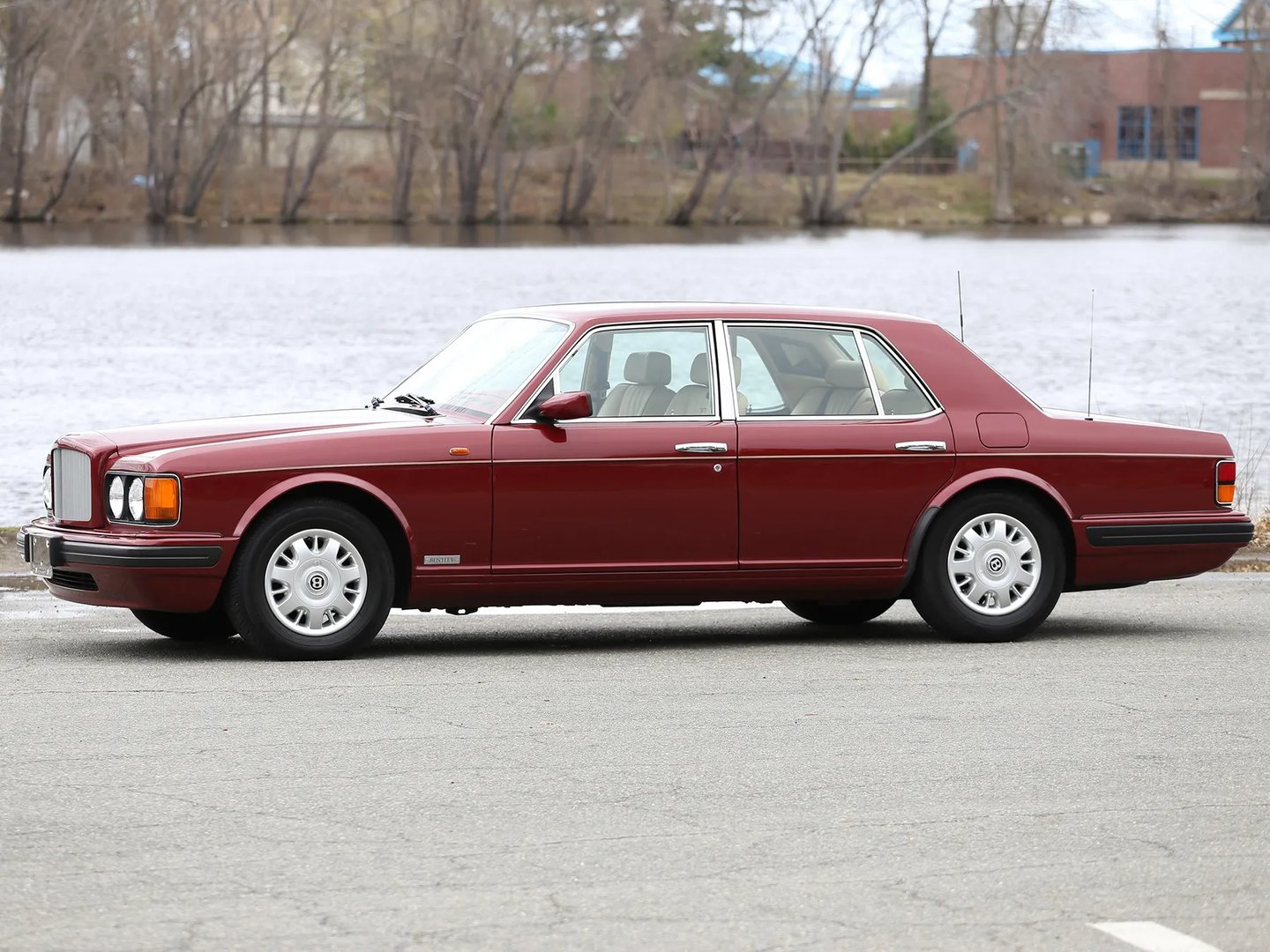 Bentley_Brooklands_1_generation__Sedan__3.jpg