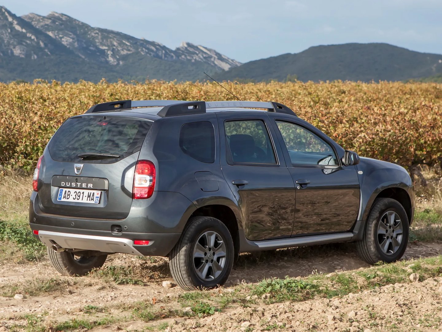 Dacia_Duster_1_generation_restyling__SUV_5-doors__4.jpg