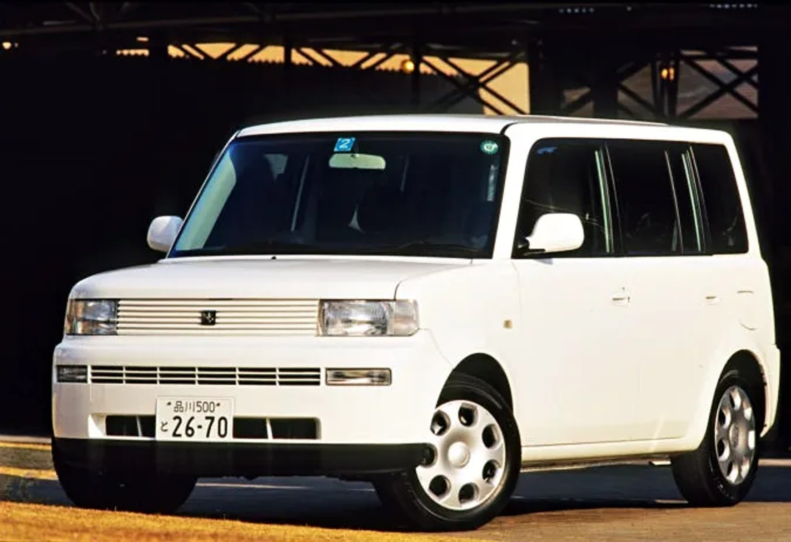 Toyota_bB_1_generation_restyling__Compact_Van__3.jpg