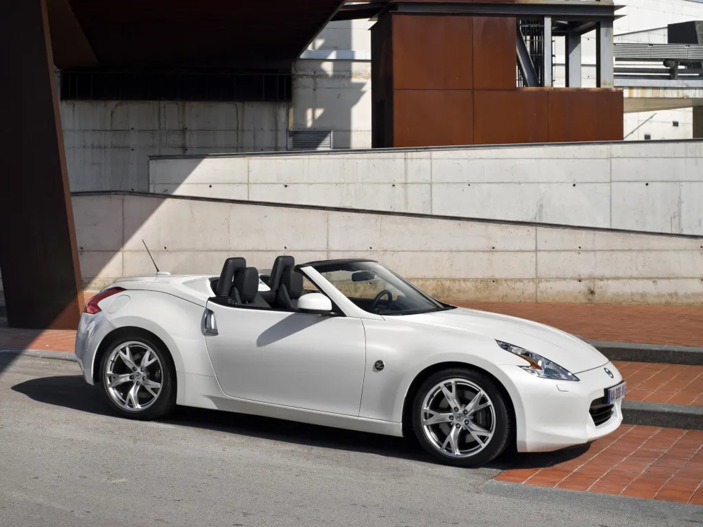 Nissan_370Z_1_generation__Roadster__6.jpg