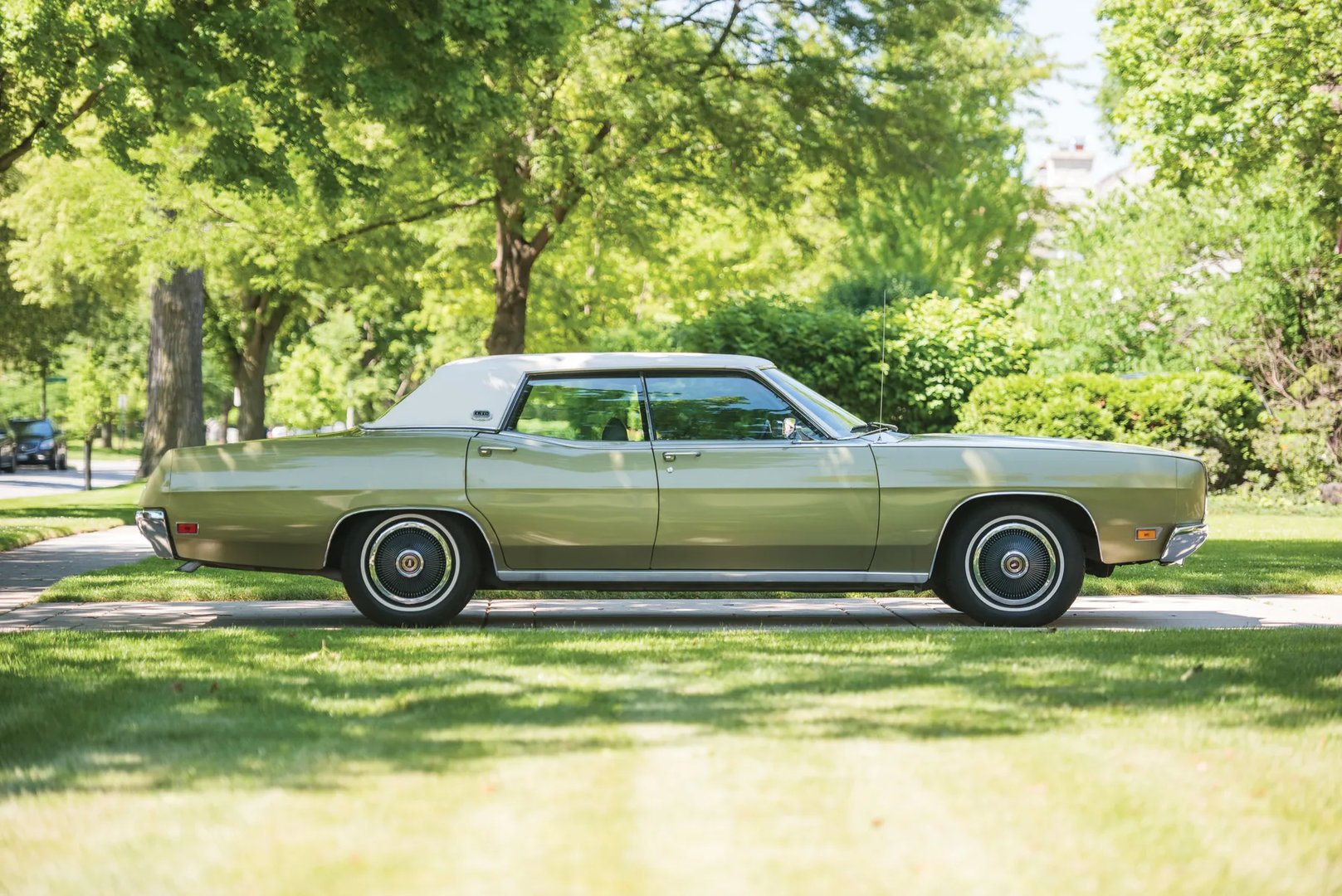 Ford_Galaxie_(USA)_4_generation__Sedan_Hardtop__2.jpg