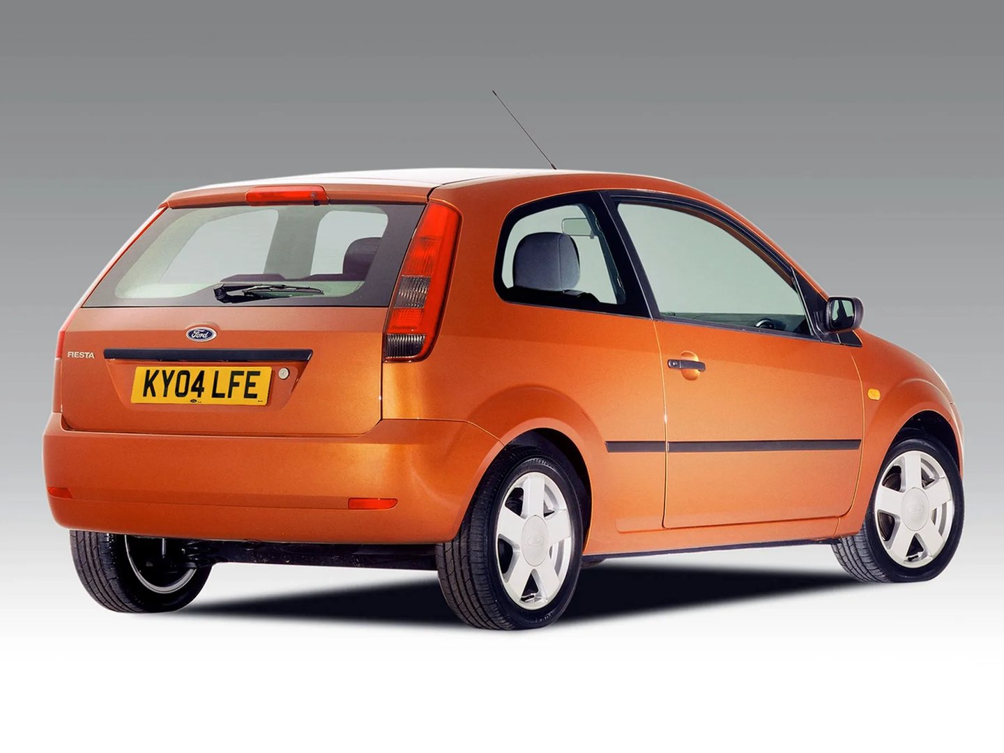 Ford_Fiesta_5_generation__Mini_3-doors__7.jpg