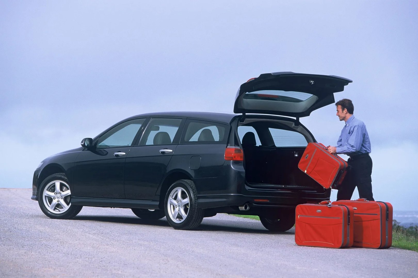 Honda_Accord_7_generation__Estate_5-door__12.jpg