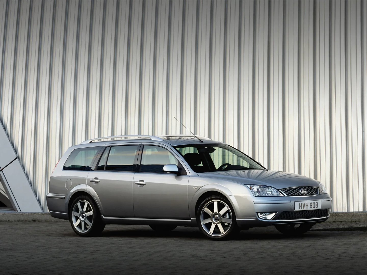 Ford_Mondeo_3_generation_restyling__Estate_5-door__11.jpg