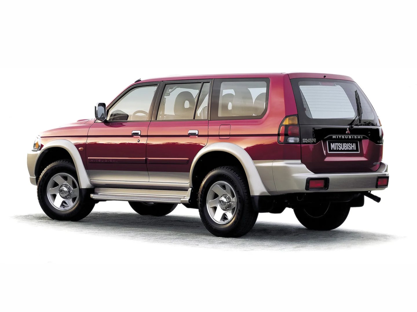 Mitsubishi_Pajero_Sport_1_generation__SUV_5-doors__3.jpg
