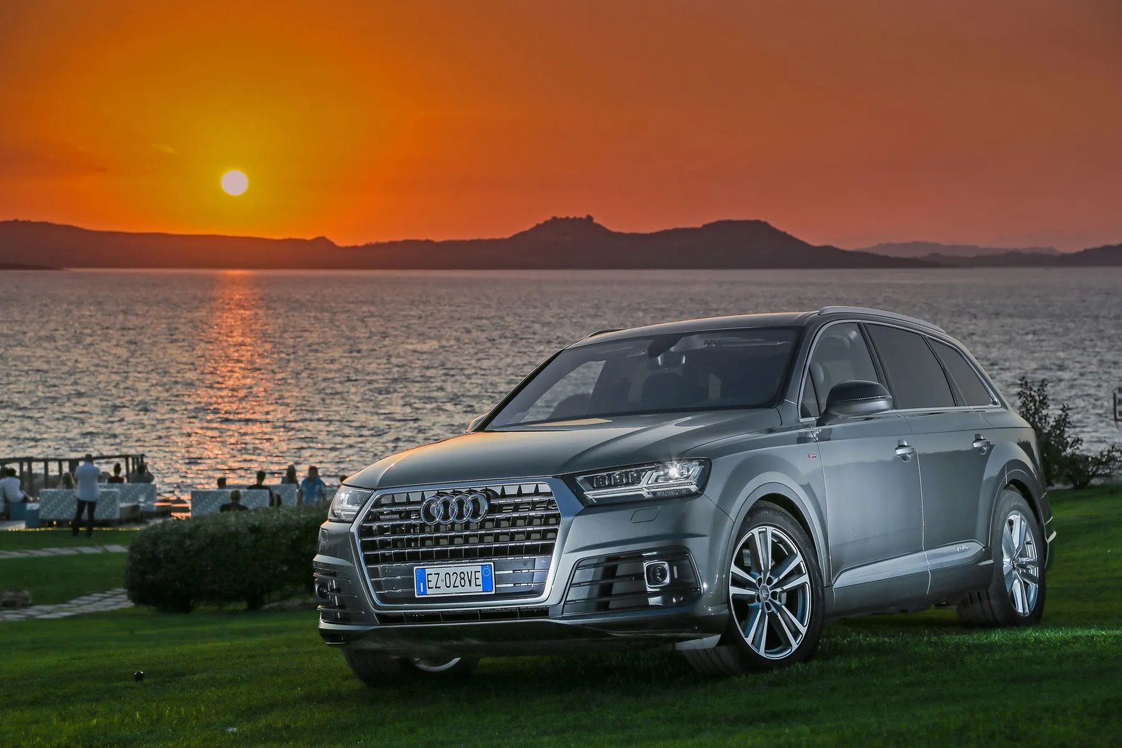 Audi_Q7_2_generation__SUV_5-doors__4.jpg