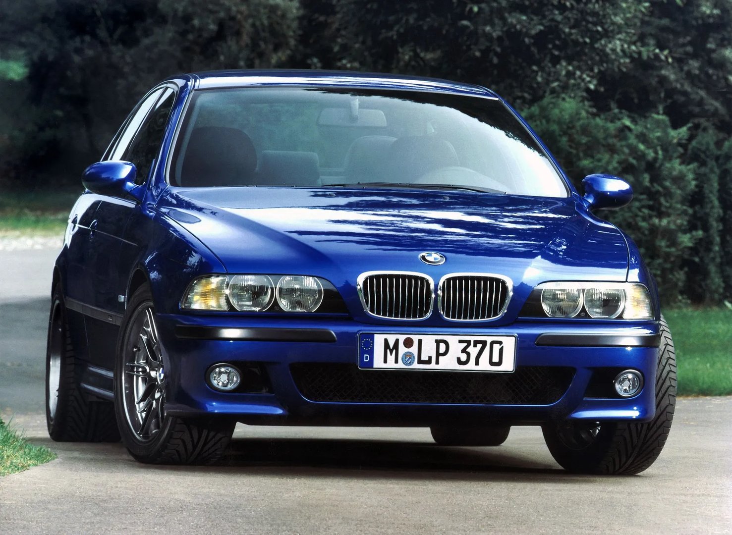 BMW_M5_3_generation__Sedan__12.jpg