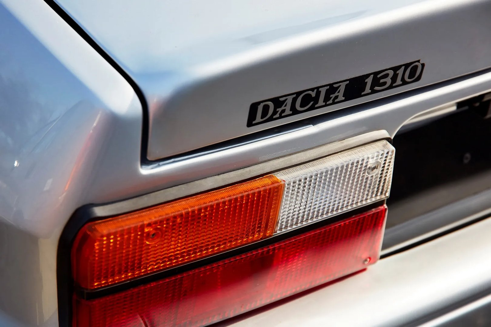 Dacia_1310_1_generation__Sedan__5.jpg