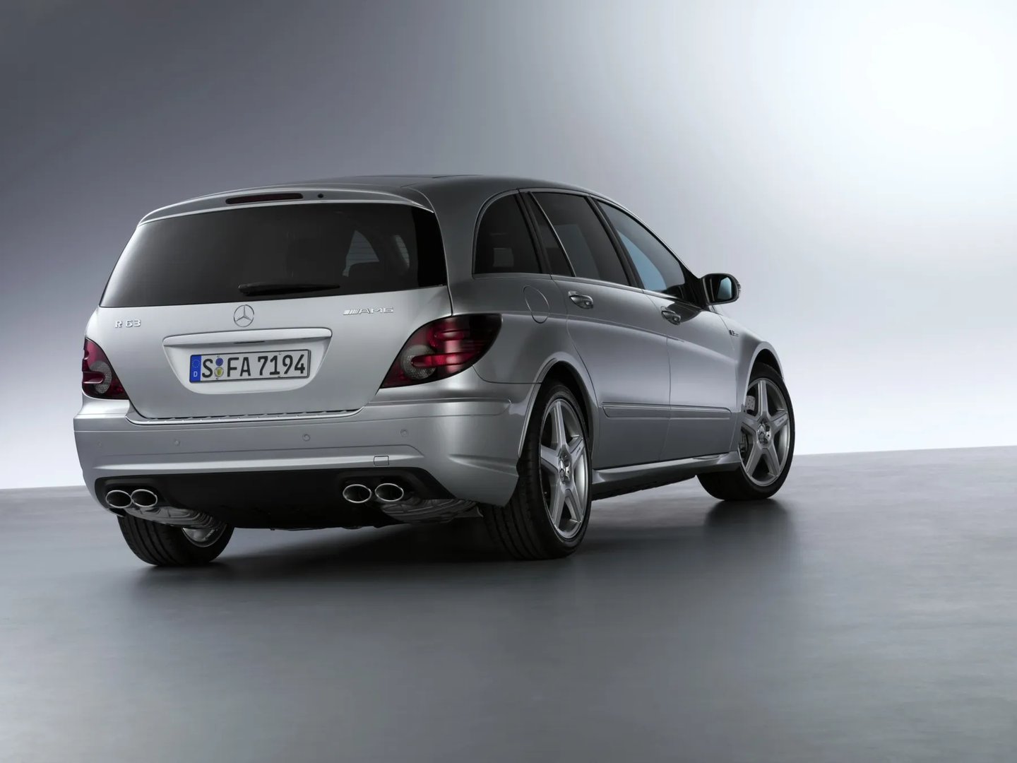 Mercedes_R-Class_AMG_1_generation__Minivan__2.jpg