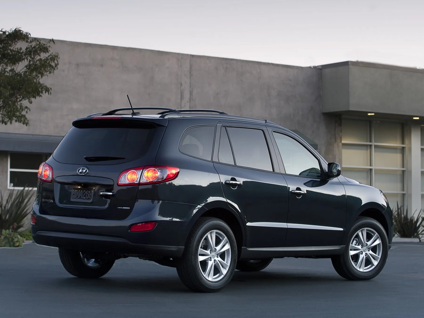 Hyundai_Santa_Fe_2_generation_restyling__SUV_5-doors__2.jpg