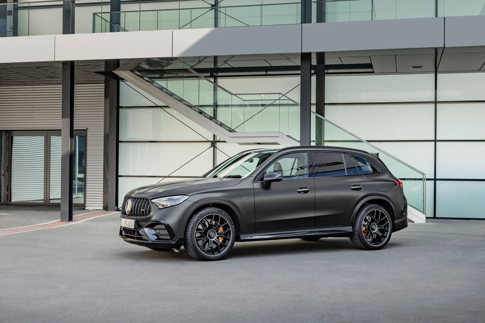 Mercedes_GLC_AMG_2_generation__SUV_5-doors__12.jpg