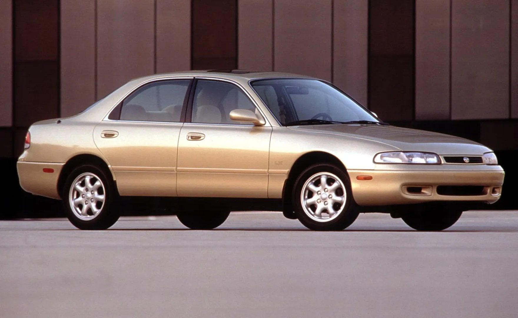 Mazda_626_4_generation__Sedan__4.jpg