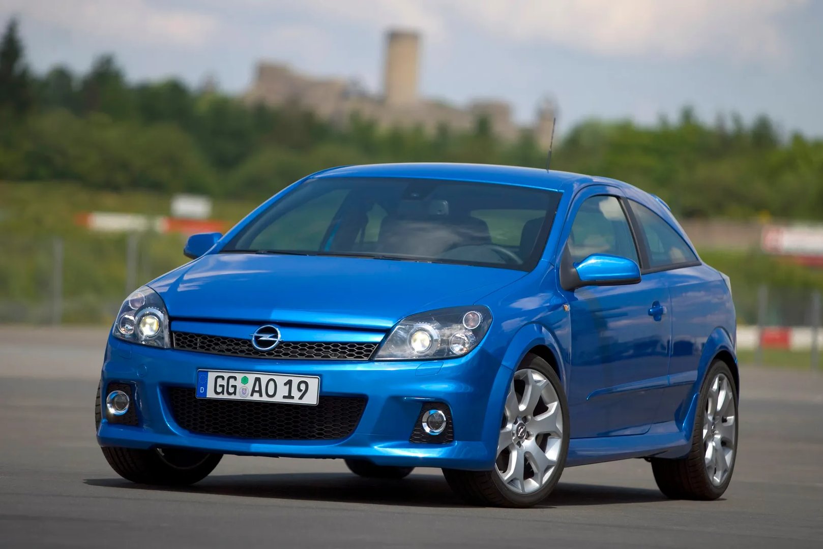 Opel_Astra_OPC_2_generation__Hatchback_3-door__12.jpg