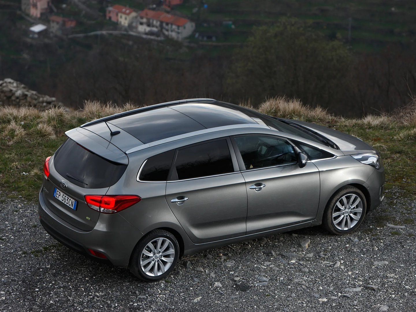 Kia_Carens_3_generation__Compact_Van__2.jpg