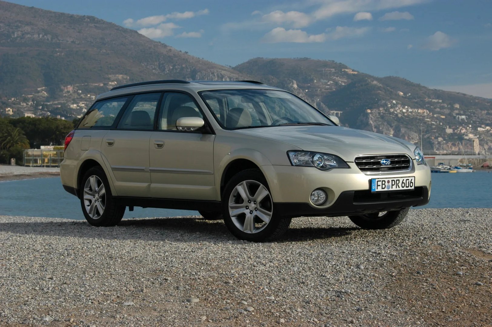 Subaru_Outback_3_generation__Estate_5-door__4.jpg