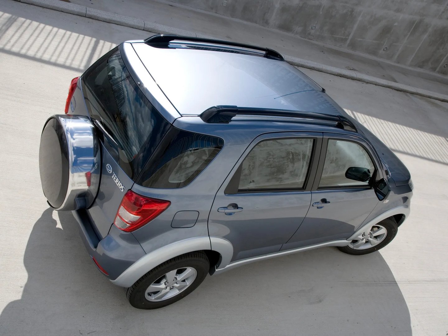 Daihatsu_Terios_2_generation__SUV_5-doors__11.jpg