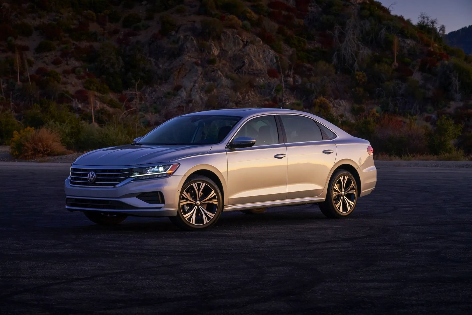 Volkswagen_Passat_(USA)_1_generation_restyling_2__Sedan__8.jpg
