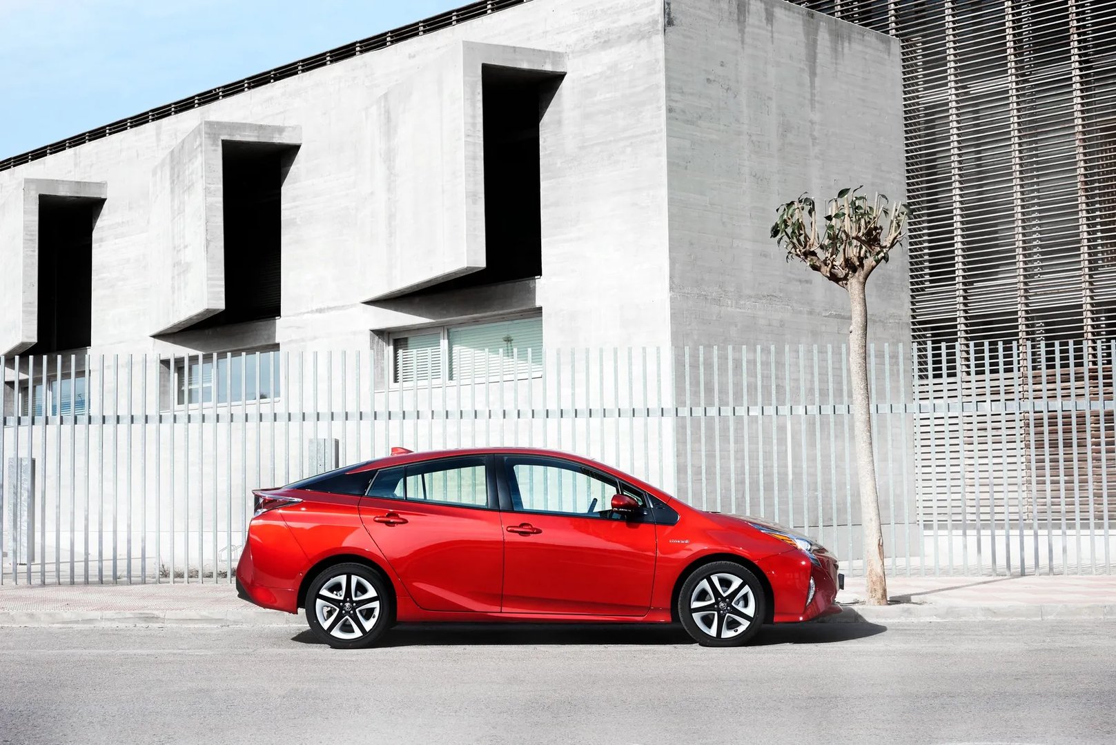 Toyota_Prius_4_generation__Liftback__9.jpg