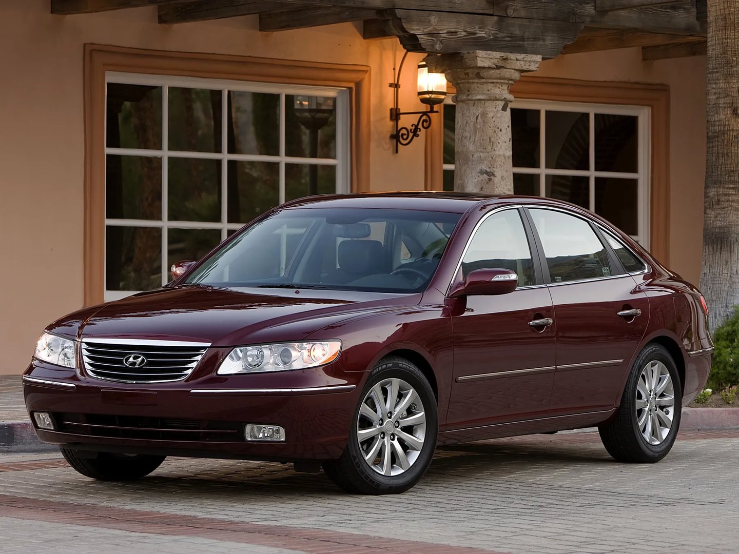 Hyundai_Azera_1_generation__Sedan__main.jpg