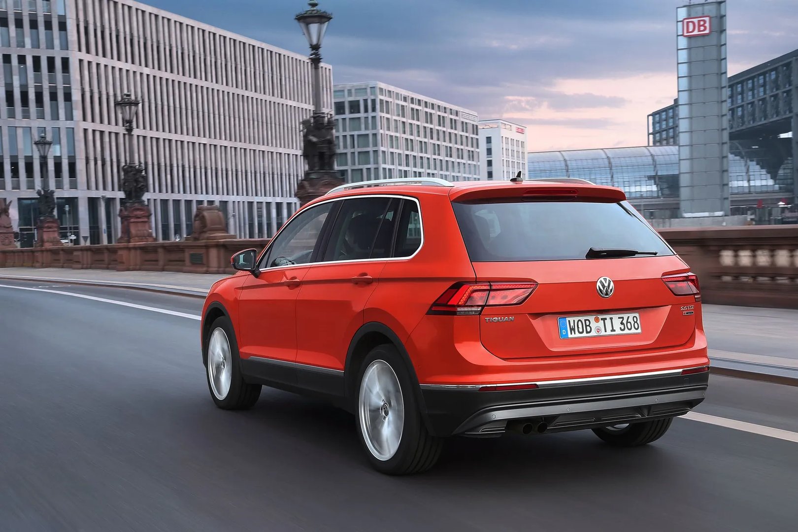 Volkswagen_Tiguan_2_generation__SUV_5-doors__10.jpg