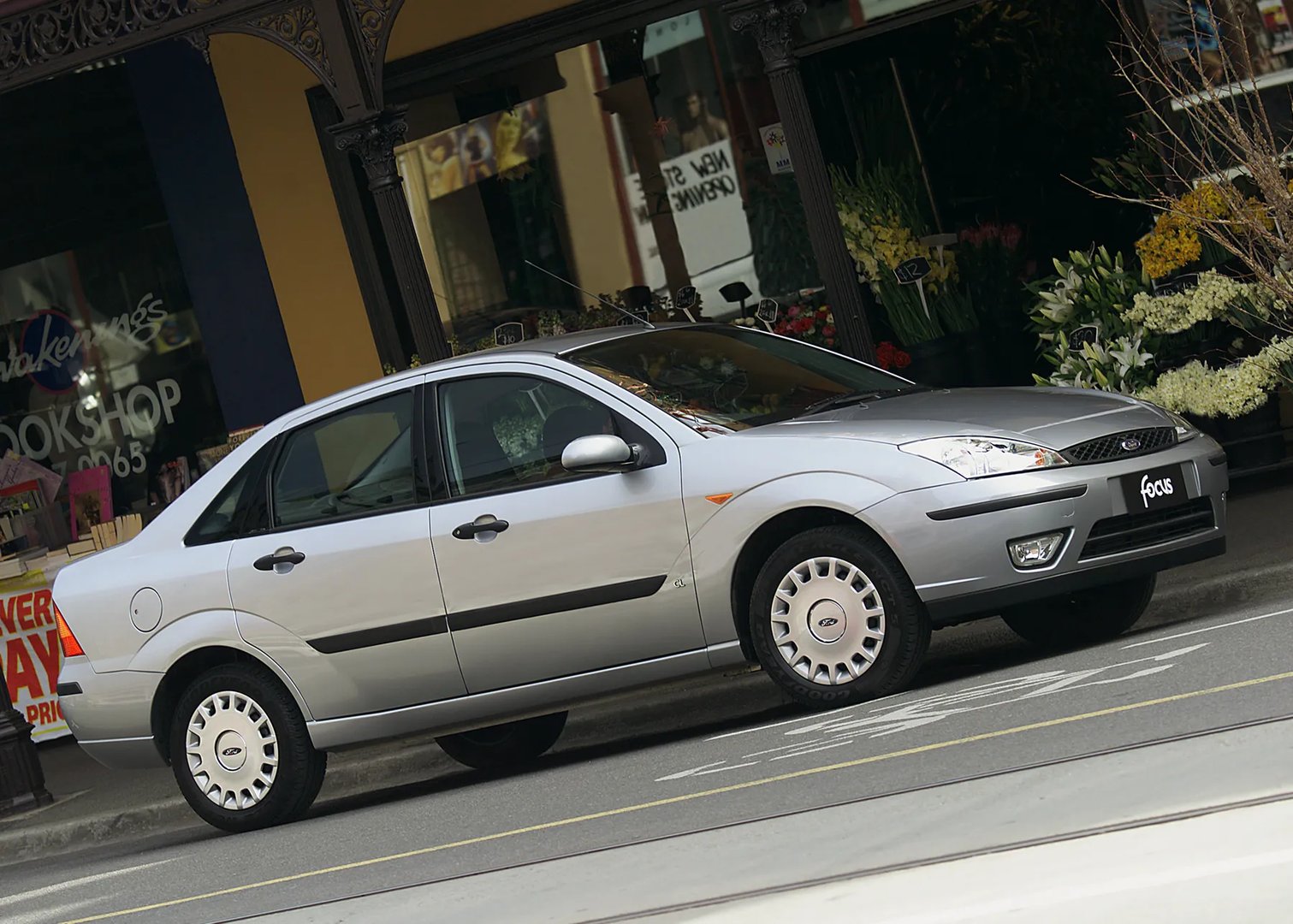 Ford_Focus_1_generation_restyling__Sedan__1.jpg