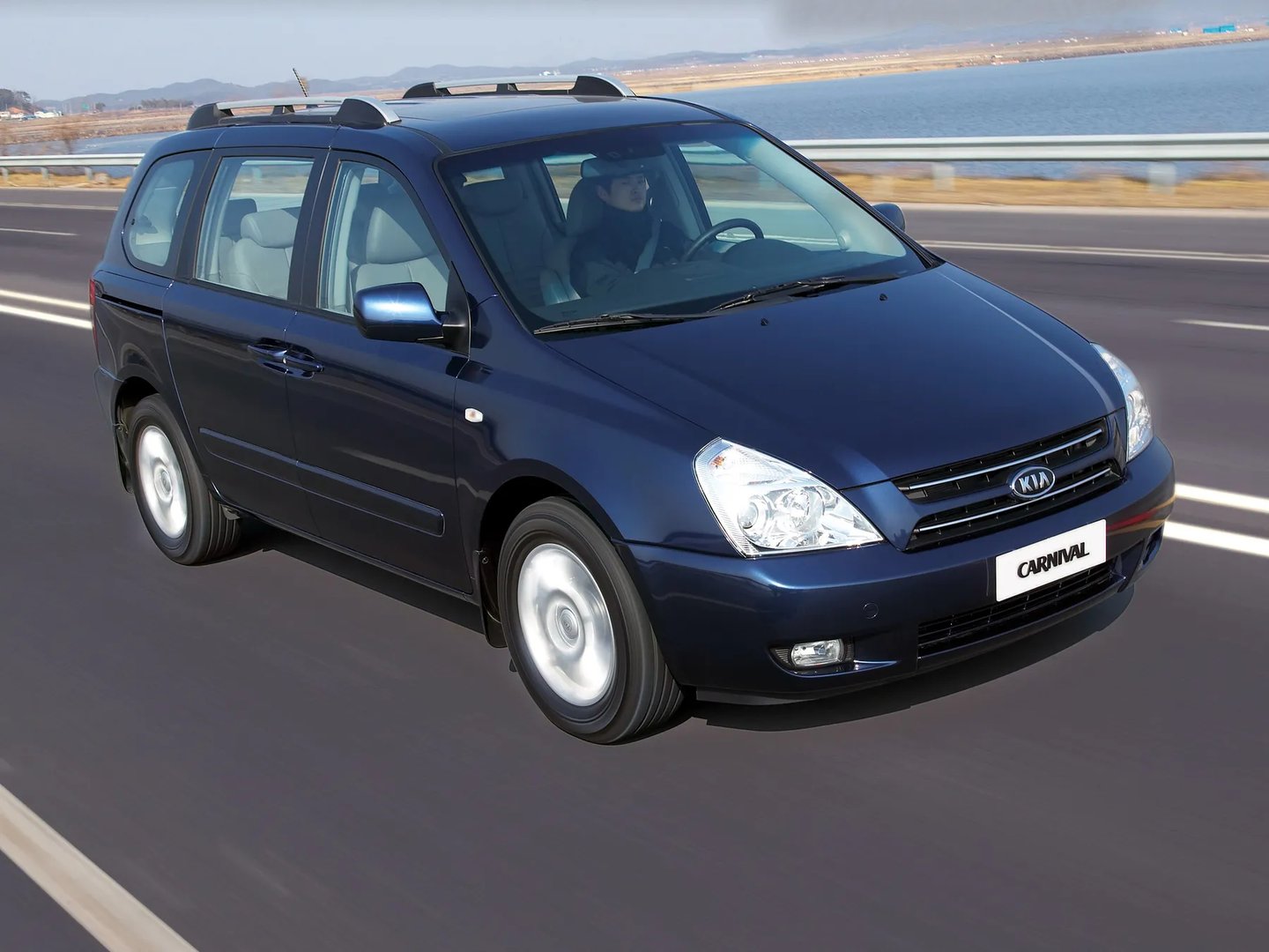Kia_Carnival_2_generation__Minivan__6.jpg