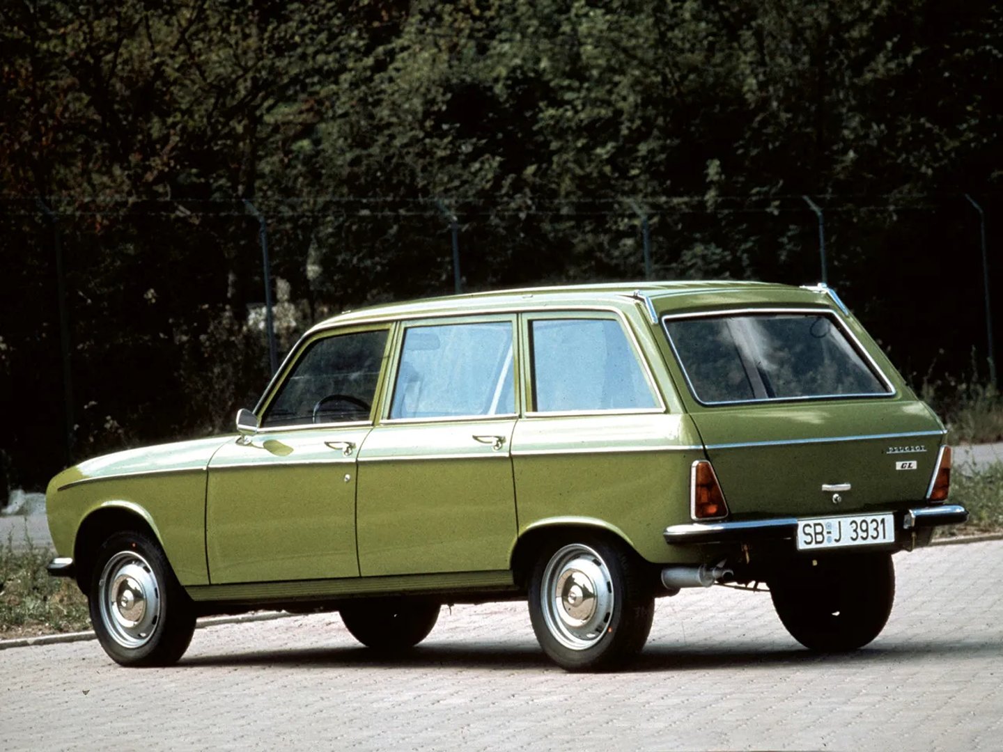 Peugeot_304_1_generation__Estate_5-door__4.jpg