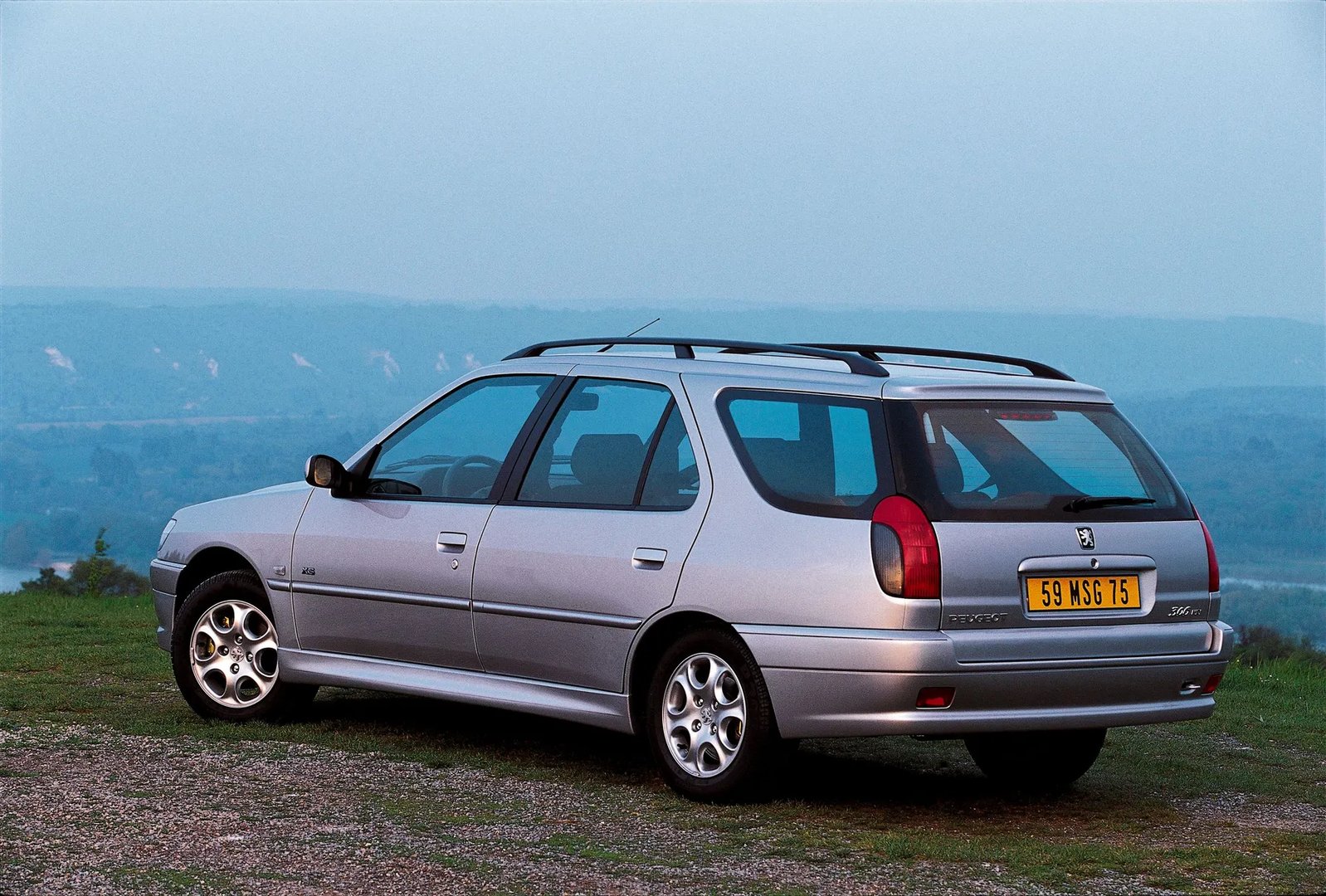 Peugeot_306_1_generation__Estate_5-door__1.jpg