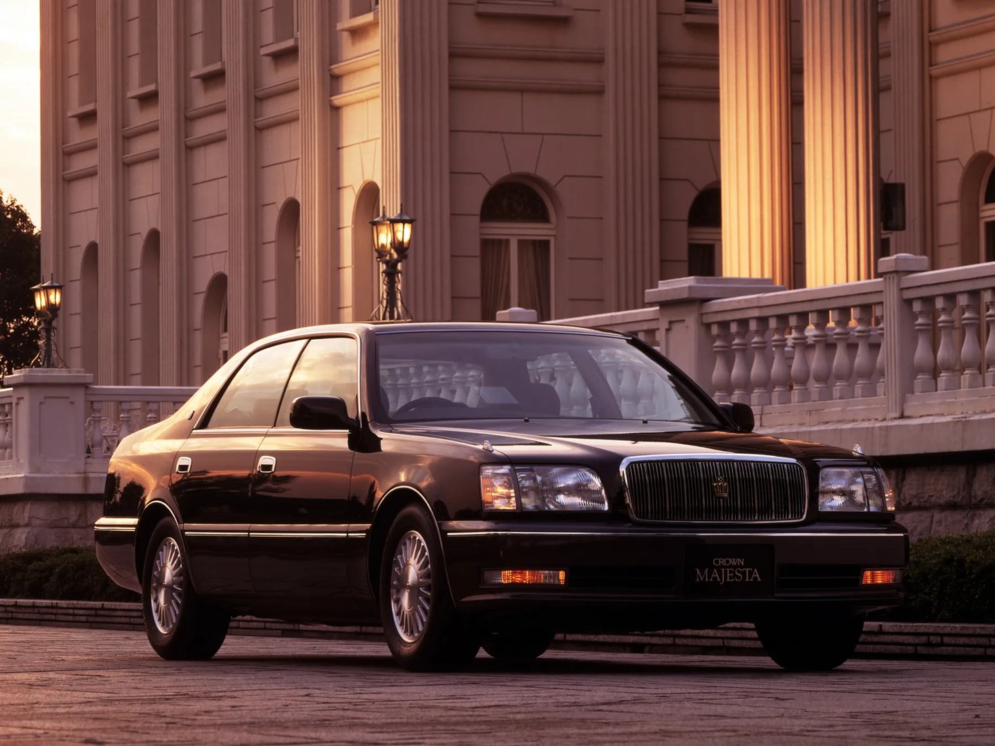 Toyota_Crown_Majesta_2_generation__Sedan__9.jpg