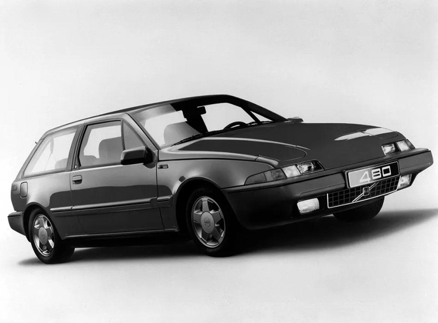 Volvo_480_1_generation__Coupe__1.jpg
