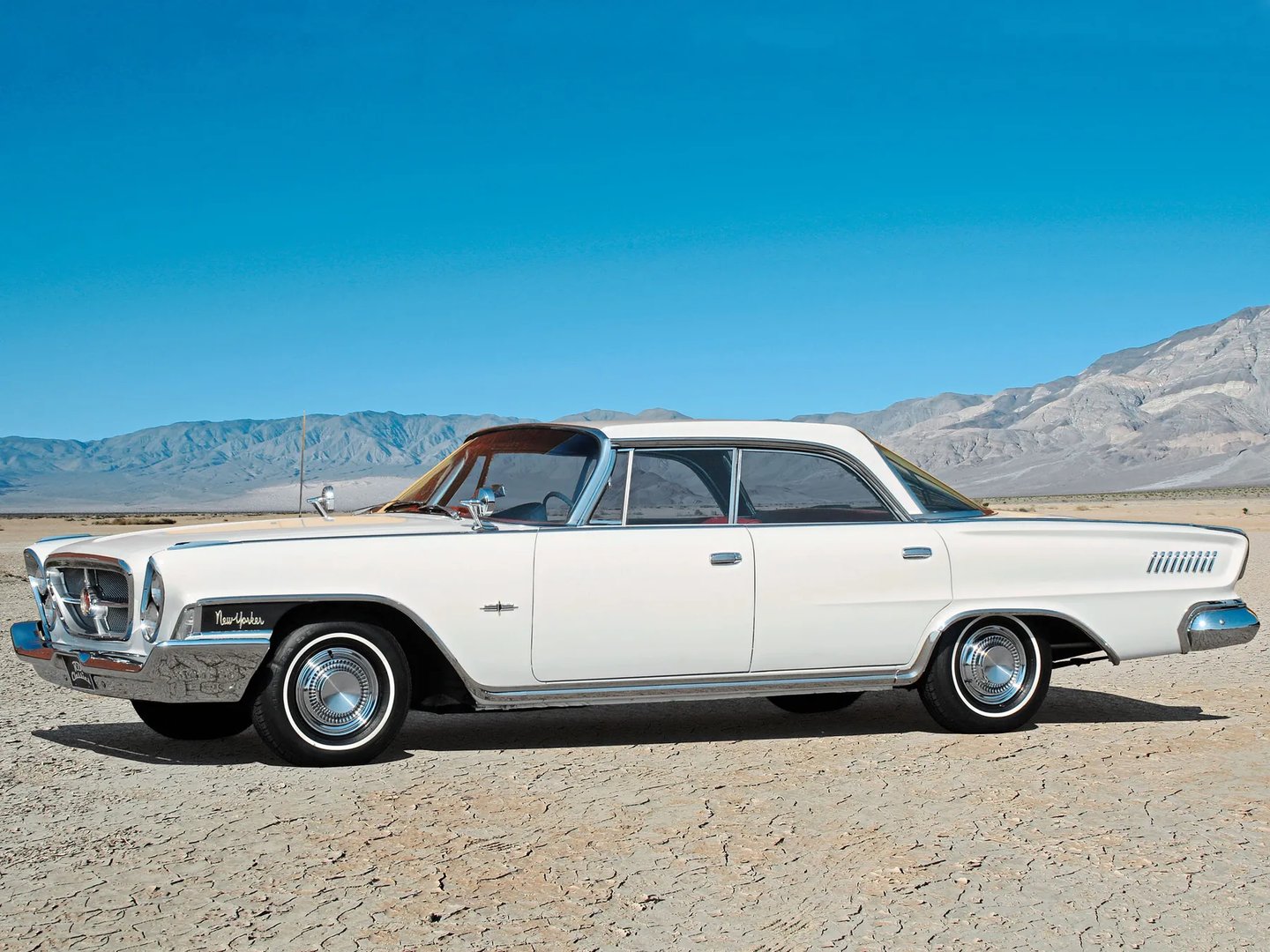 Chrysler_New_Yorker_6_generation__Sedan_Hardtop__1.jpg