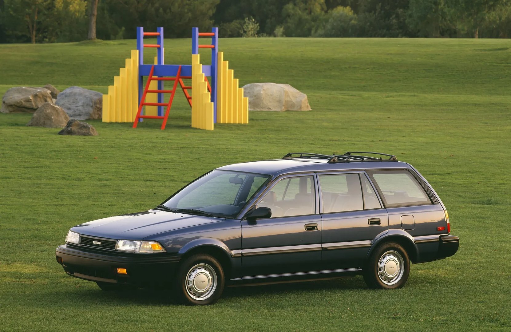 Toyota_Corolla_6_generation__Estate_5-door__4.jpg