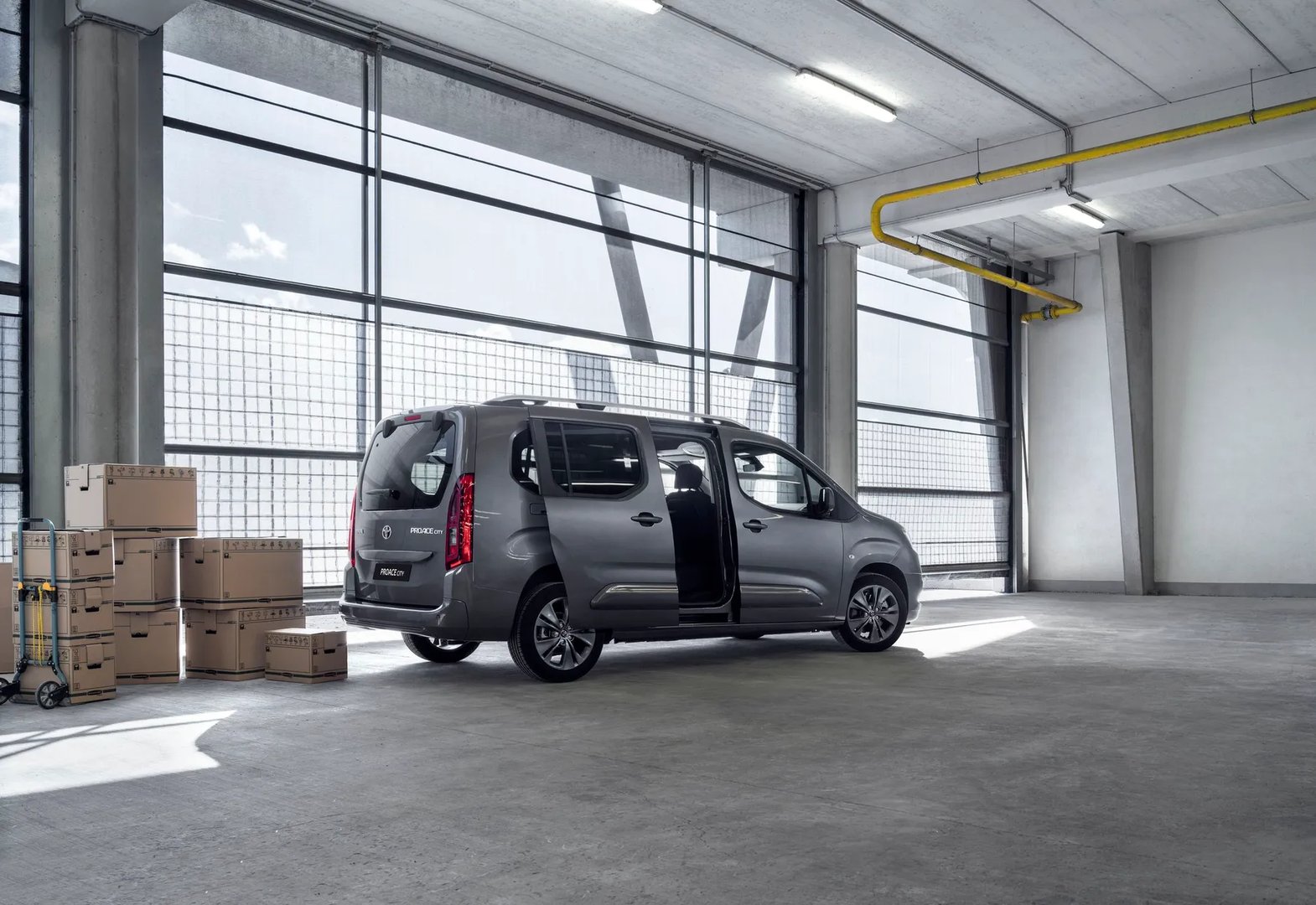 Toyota_ProAce_City_1_generation__Compact_Van_Long__2.jpg