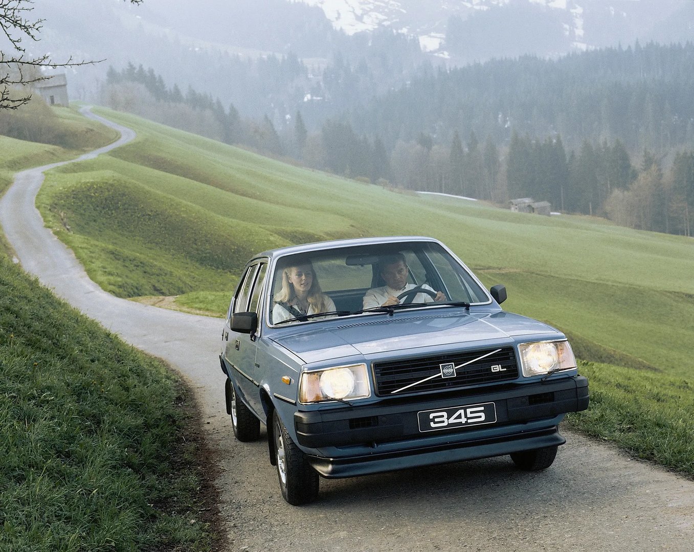 Volvo_300_Series_1_generation__Hatchback_5-door__6.jpg