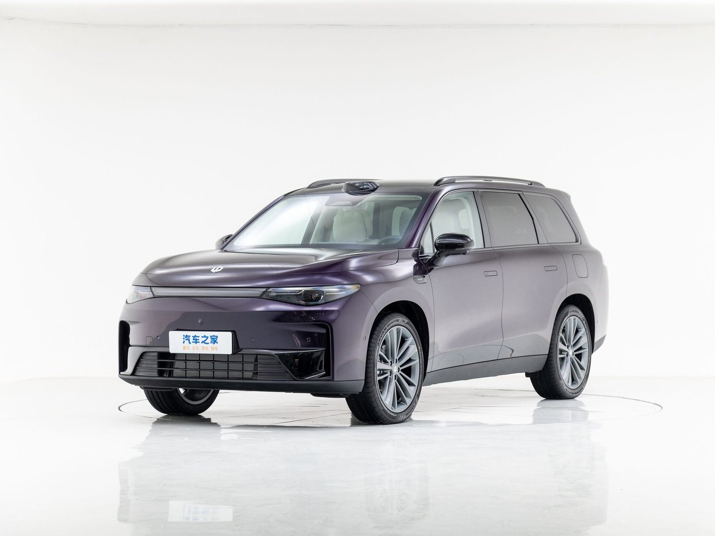 leapmotor_C16_1_generation__SUV_5-doors__1.jpg