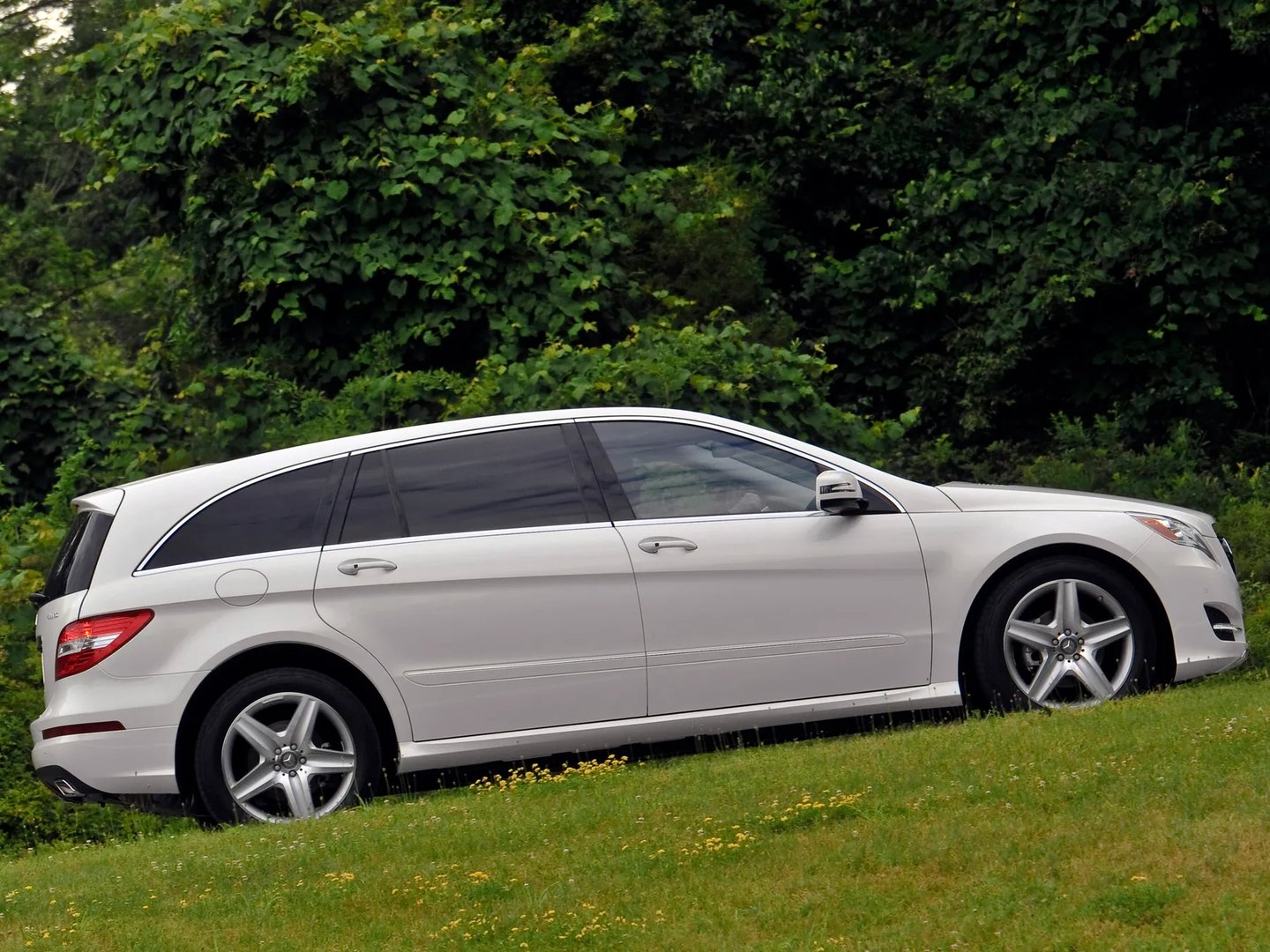 Mercedes_R-Class_1_generation_restyling_2__Minivan__4.jpg